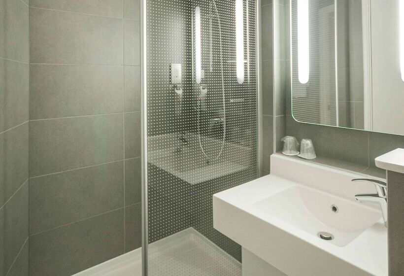 Семейный Номер, Ibis London Heathrow Airport