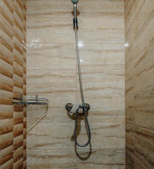 Номер Deluxe, Kádárház