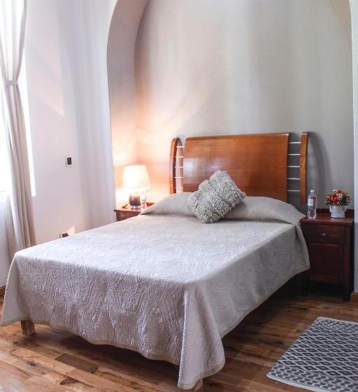 スタンダードルーム, La Capilla