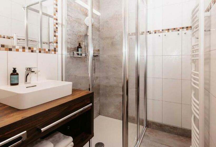 Апартаменты 3 Спальни, Hofgut Apartment & Lifestyle Resort Wagrain