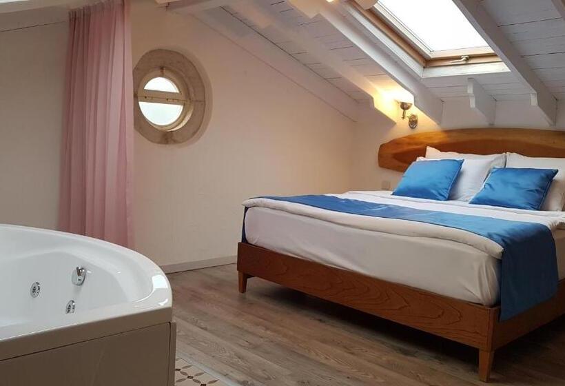 Quarto Estandar com Hidromassagem, Rebetiko