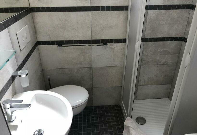 Quarto Triplo Estandar, Monti
