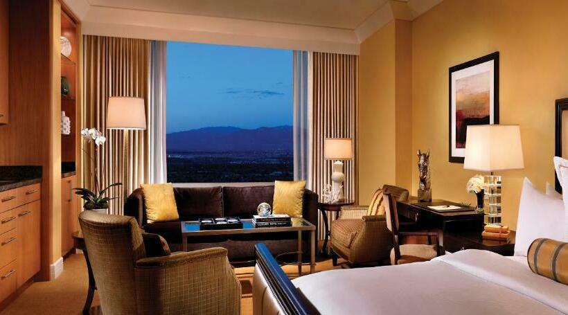 חדר סופריור עם מיטת קינג, Trump International Hotel Las Vegas