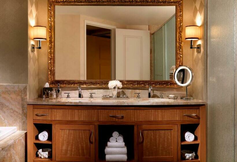 اتاق لوکس با تخت بزرگ, Trump International Hotel Las Vegas