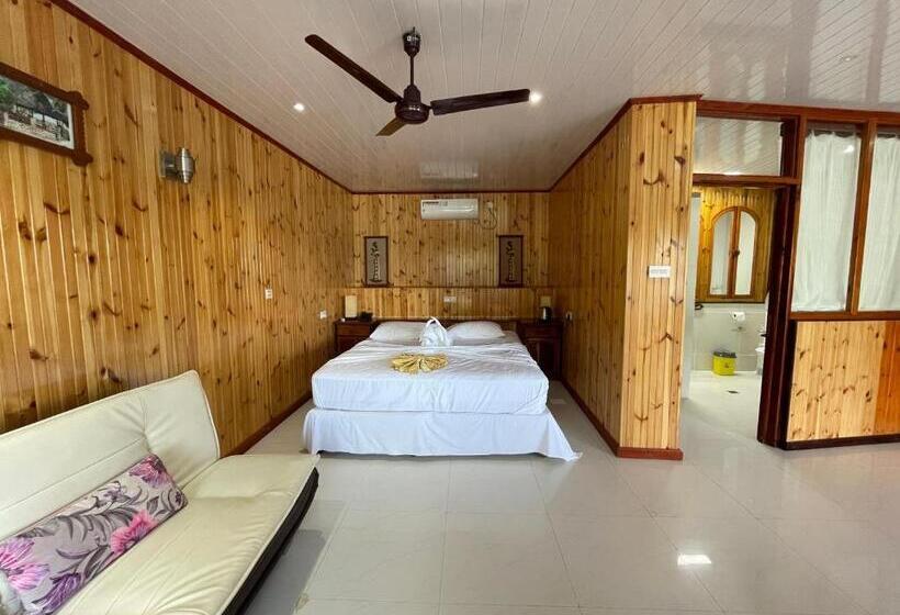 سوئیت اجرایی با چشم‌انداز دریا, Villa Chez Batista