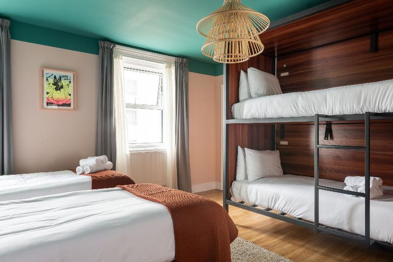 Четырехместный Номер Стандарт, West Beach Hotel