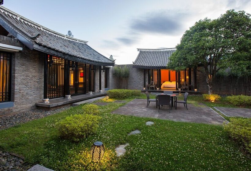 Вилла 3 Спальни, Banyan Tree Lijiang