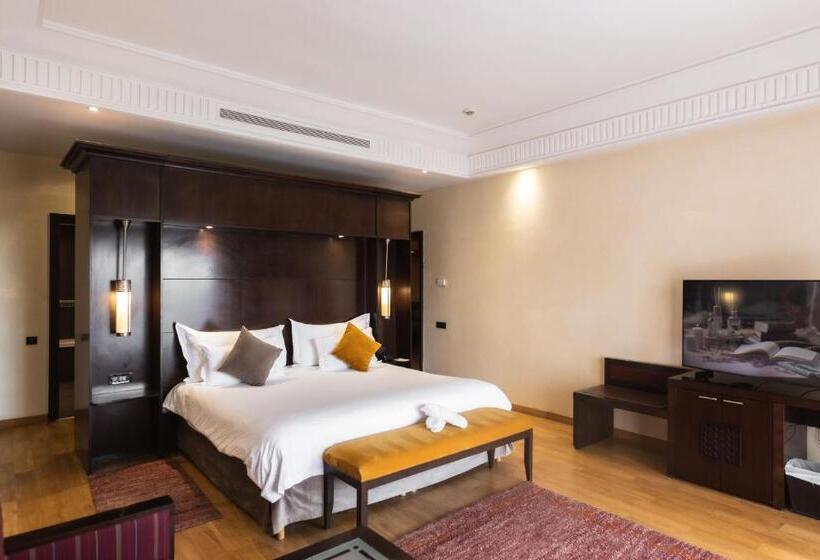 سوئیت سینیور, Kenzi Menara Palace & Resort