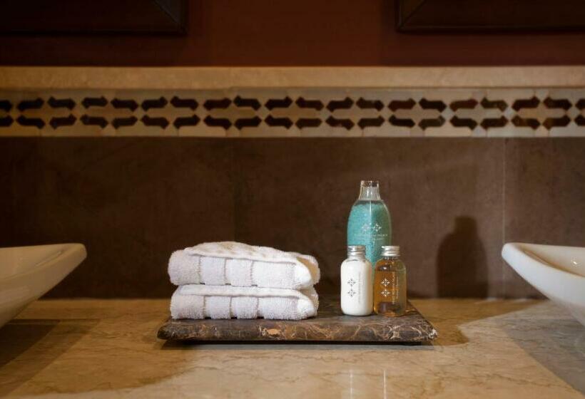 سوئیت سینیور, Kenzi Menara Palace & Resort