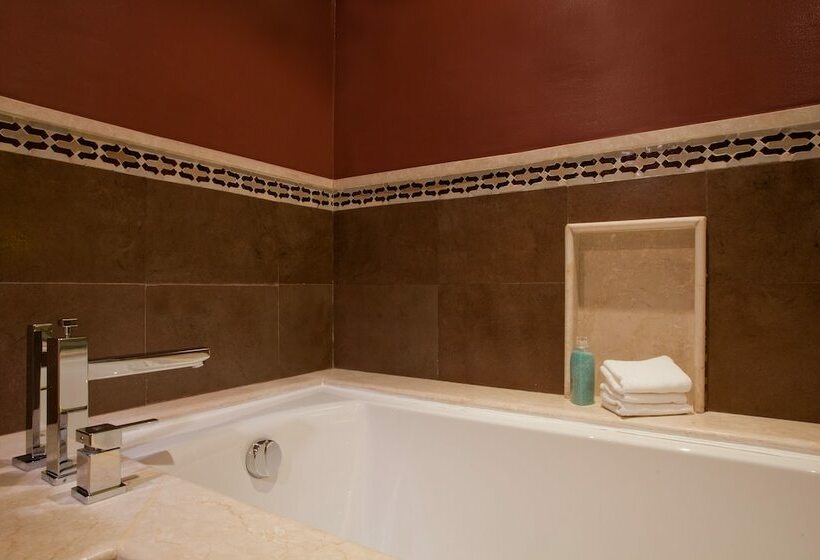 اتاق لوکس با چشم‌انداز استخر, Kenzi Menara Palace & Resort