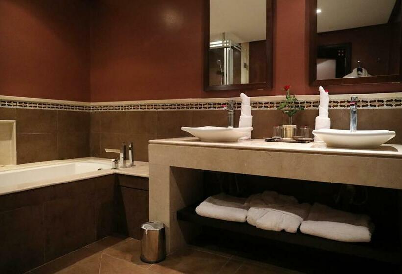 اتاق لوکس سه تخته, Kenzi Menara Palace & Resort