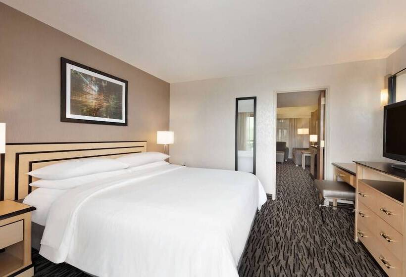 מיטת קינג בסוויטה, Embassy Suites By Hilton Convention Center Las Vegas