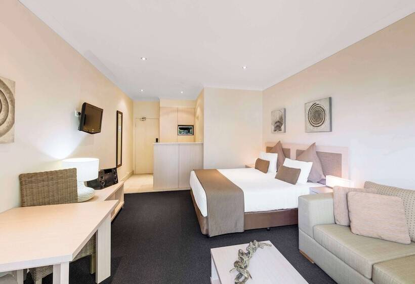 Номер Стандарт Вид на Бассейн, Oaks Port Stephens Pacific Blue Resort