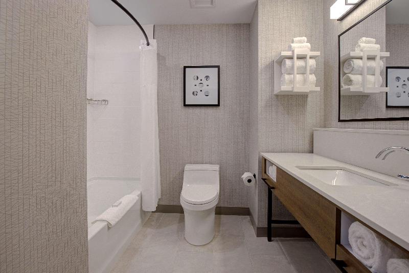 Стандартный Номер Кровать Кинг, Hampton Inn By Hilton Montreal Downtown