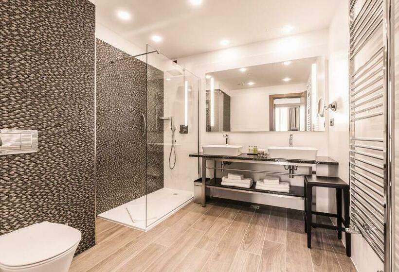 سوییت با چشم‌انداز دریا, Hilton Rijeka Costabella Beach Resort & Spa