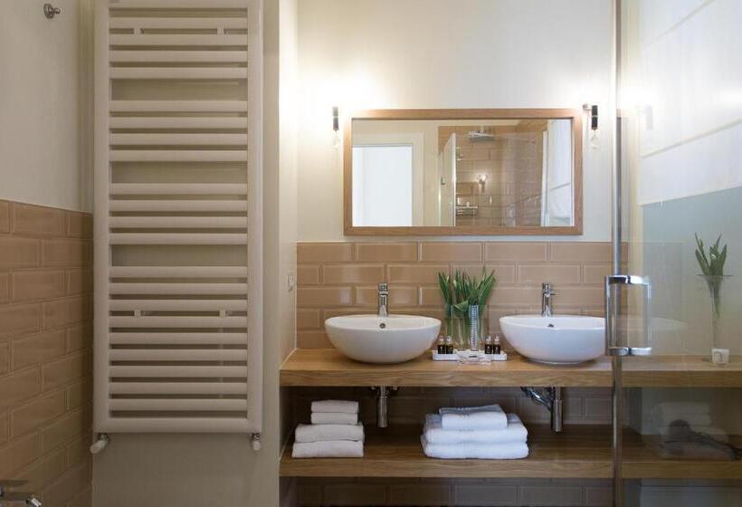 اتاق سوپریور, Gmarconi Suites
