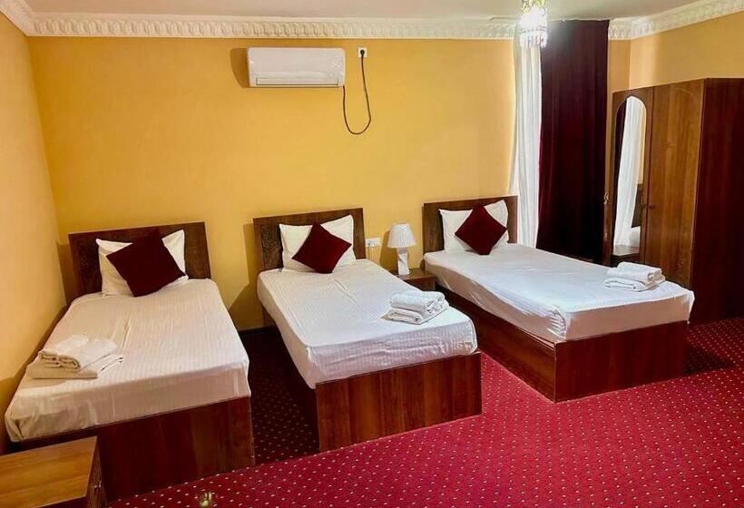 اتاق استاندارد سه نفره, Boutique Hotel Shakh