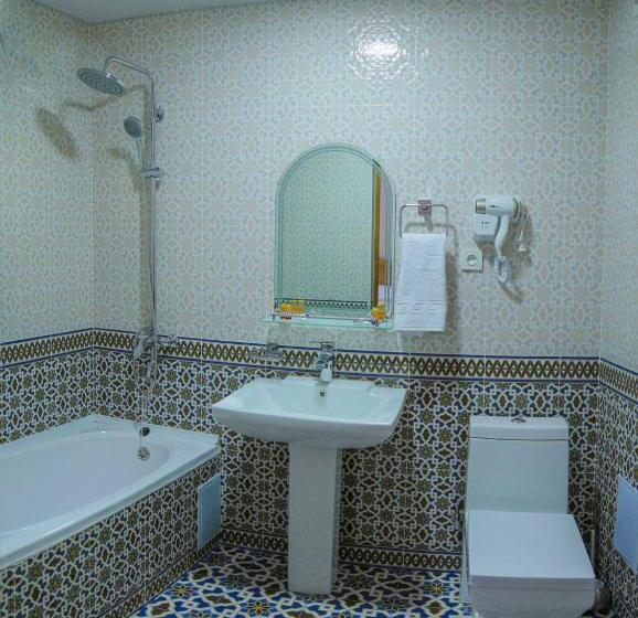 اتاق استاندارد سه نفره, Boutique Hotel Shakh