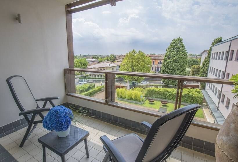 اتاق استاندارد با چشم‌انداز باغ, Acquaviva Del Garda
