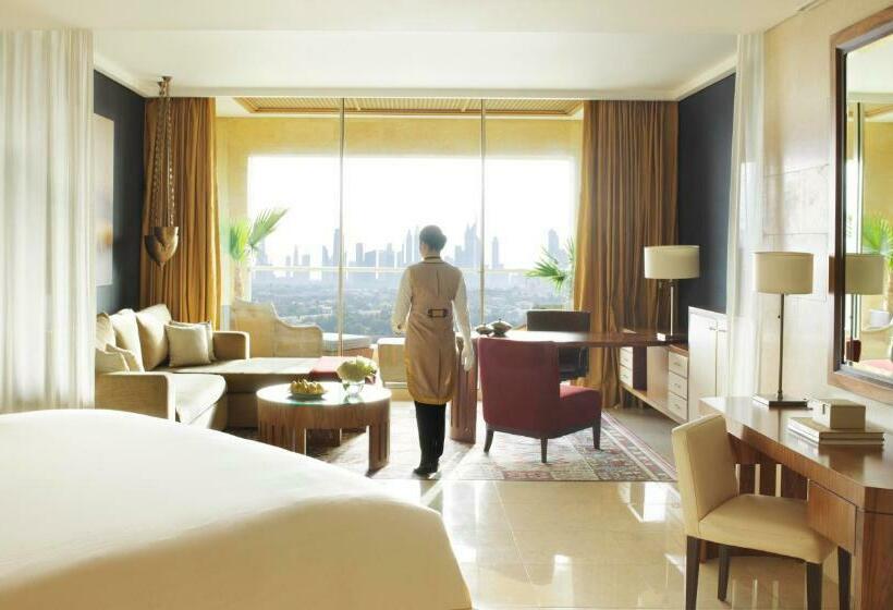 Номер Клуб, Raffles Dubai