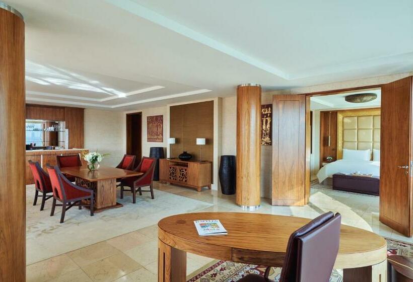 Люкс, Raffles Dubai