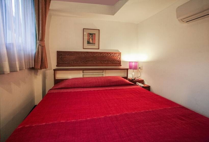 اتاق استاندارد, The Best Bangkok House