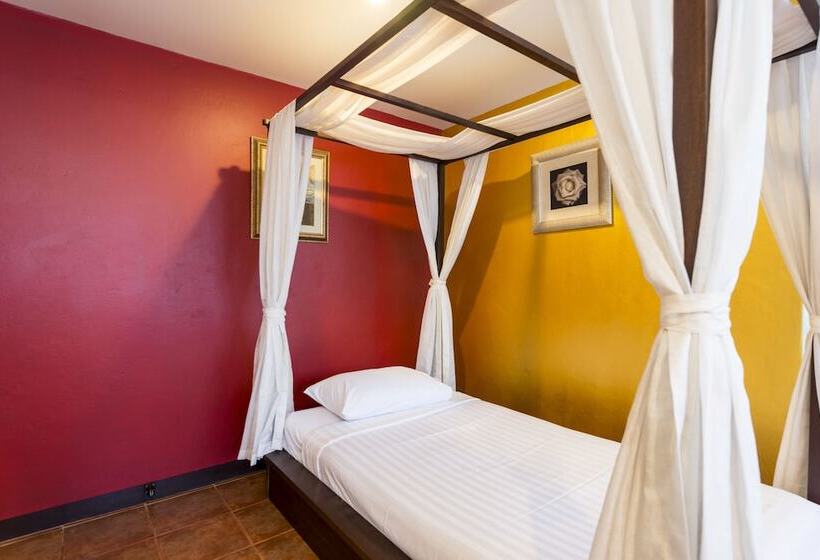 اتاق لوکس سه تخته, The Best Bangkok House
