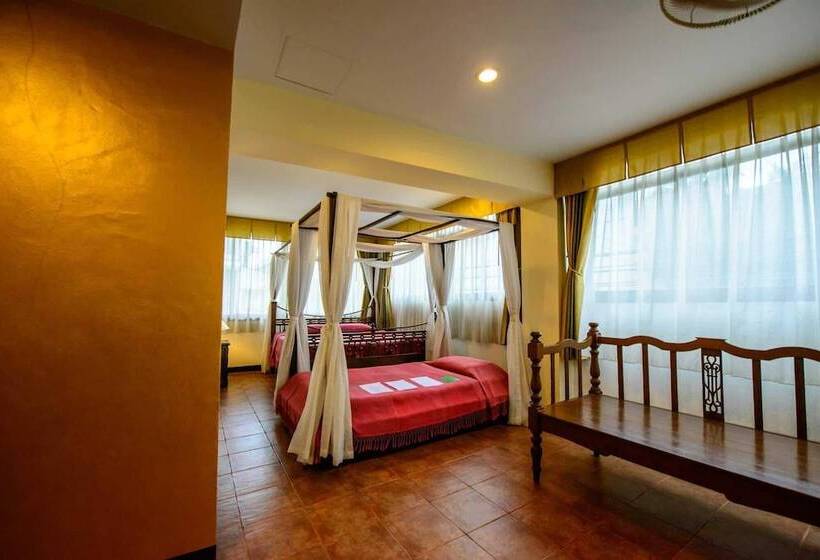 اتاق لوکس سه تخته, The Best Bangkok House