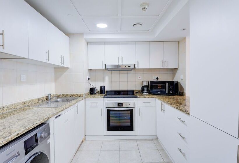 1 Bedroom Apartment Lake View, Millennium Lakeview