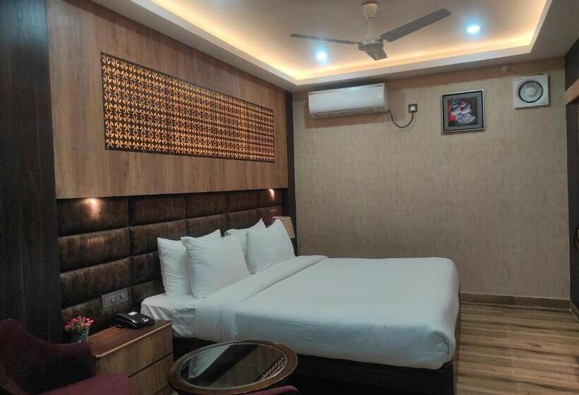 اتاق لوکس با تخت بزرگ, Aavas Inn