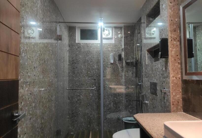 اتاق لوکس با تخت بزرگ, Aavas Inn