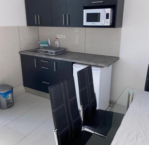 Апартаменты 1 Спальня, Varkerulet Apartman