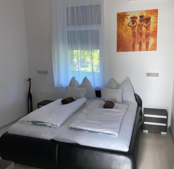 Апартаменты 1 Спальня, Varkerulet Apartman