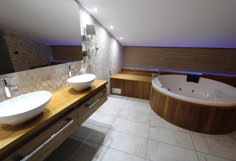سوئیت جونیور با ماساژ آبی, Mirador De Aledo