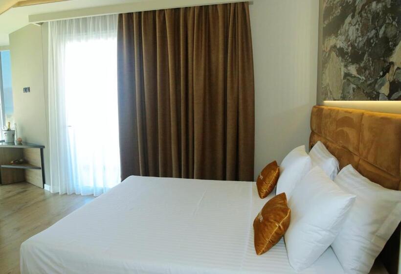 سوییت با چشم‌انداز دریا, Kraal Hotel Vlore