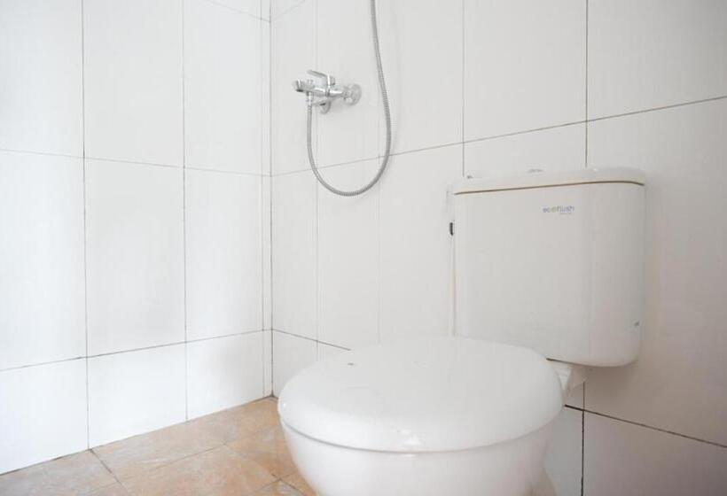 Семейный Номер, Reddoorz Syariah Near Ums Solo