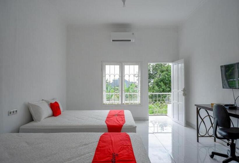 Семейный Номер, Reddoorz Syariah Near Ums Solo