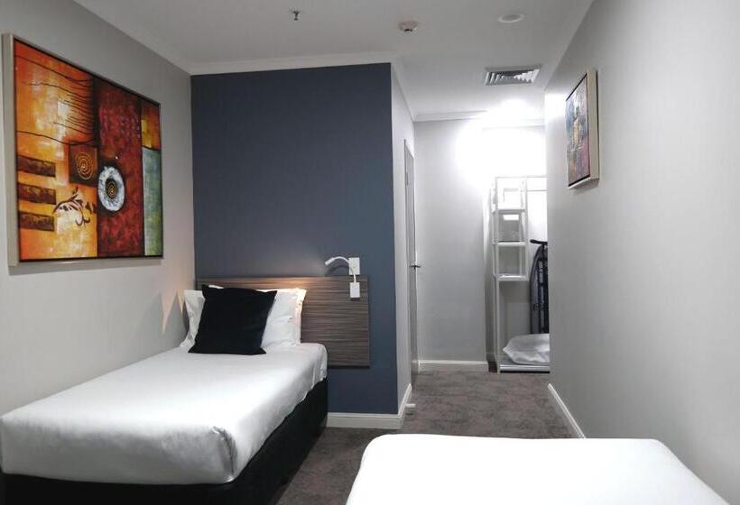 Quarto Estandar, 28