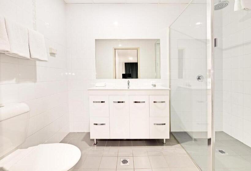 Quarto Triplo Estandar, 28