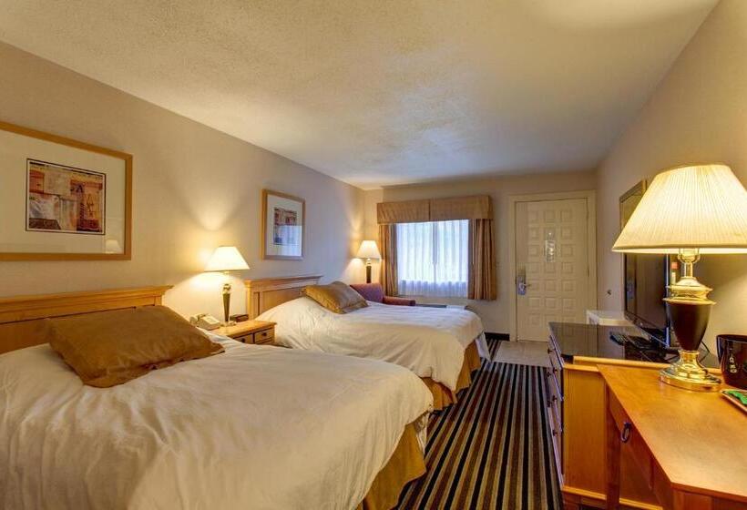 Номер Стандарт 2 Двуспальные Кровати, Econo Lodge Freeport  Brunswick Area
