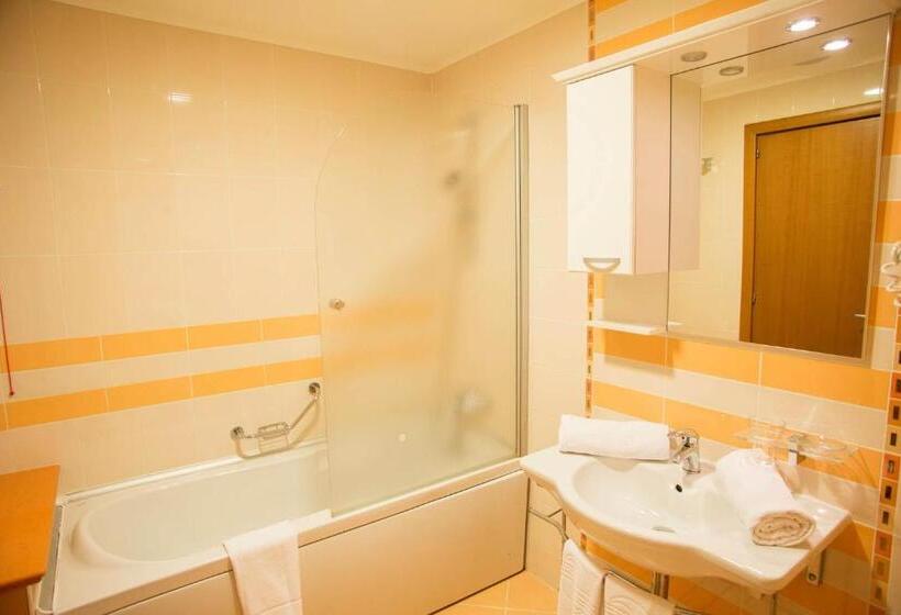 带阳台两卧公寓, Emerald Beach Resort & Spa