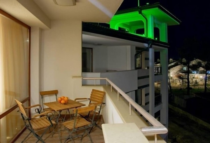标准工作室带阳台, Emerald Beach Resort & Spa