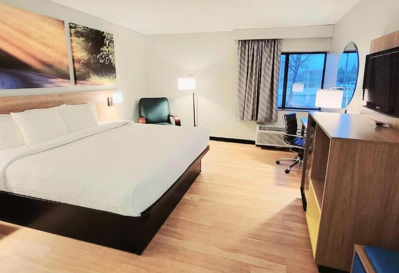 Номер Deluxe Кровать Кинг, Days Inn By Wyndham Pleasant Prairie Kenosha