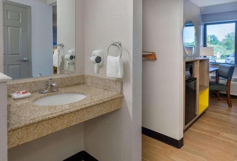 Номер Стандарт Адаптированный для Инвалидов, Days Inn By Wyndham Pleasant Prairie Kenosha