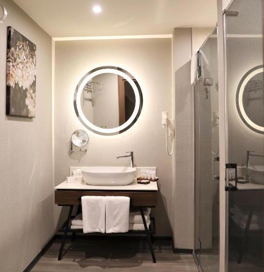 Люкс Сеньор, Limak Skopje Luxury