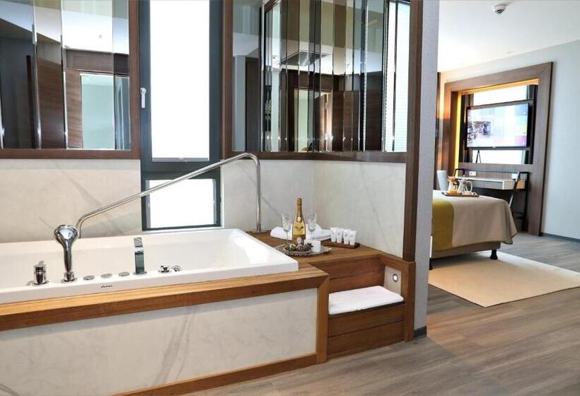Люкс Сеньор, Limak Skopje Luxury
