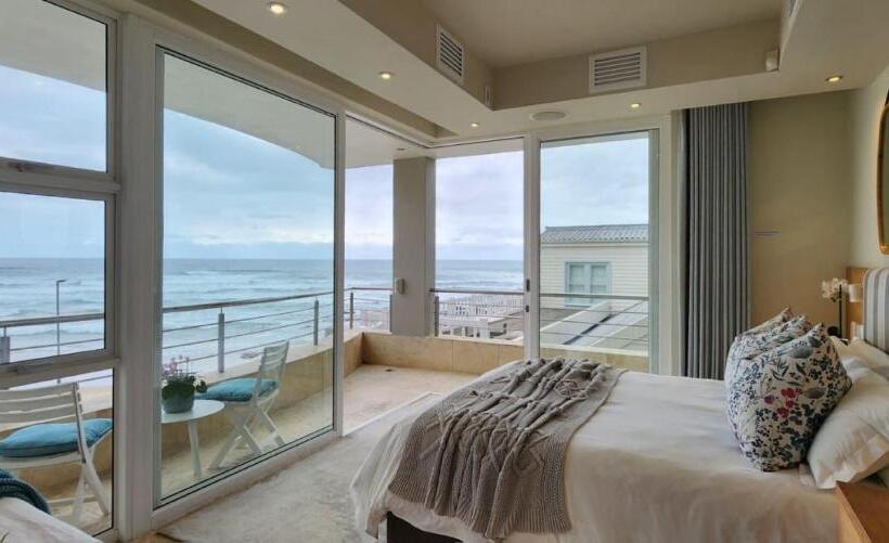 Четырехместный Номер Стандарт Вид на Море, Waves Of Grace Seafront Villa
