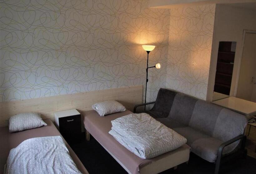 استودیوی استاندارد, Jurgis Guest House