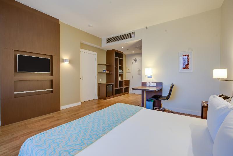 スイート, Days Inn By Wyndham Montreal East