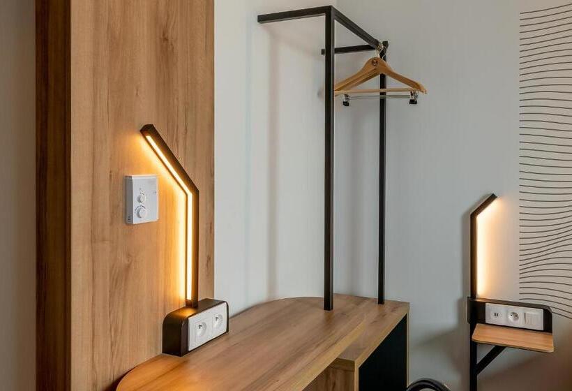 اتاق استاندارد چهار تخته, B&b Hotel Evian Publier